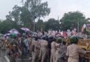 BSSC परीक्षा फॉर्म भरने के तीन साल बाद भी नहीं हुआ एग्जाम,सड़कों पर उतरे अभ्यर्थी, बैरिकेडिंग पर चढ़े