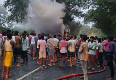 NH28 पर ट्रक बना ‘आग का गोला’, लाखों का कॉस्मेटिक सामान जलकर खाक; बाल-बाल बचे ड्राइवर-खलासी 