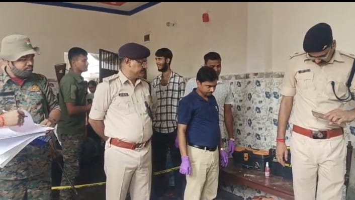 समस्तीपुर- घर के दरवाजे पर सो रहे शख्स की हत्या:सिर में मारी 3 गोलियां,पुलिस को अवैध संबंध का शक