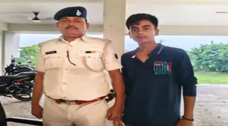 12 दिन बाद छात्र बरामद:शिक्षक की डांट से था परेशान, मिठाई की दुकान पर कर रहा था काम