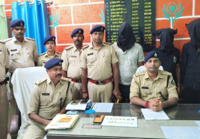 चोरी-छिनतई के मामलों में 16 पीस जेवरात व बाइक के साथ दो आरोपी व जेवर खरीदने वाला सोनार भी गिरफ्तार
