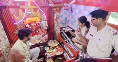 मंदिर से करीब डेढ़ किलो चांदी के सामान व एक लाख से अधिक नकदी चोरी, जाँच में जुटी पुलिस 