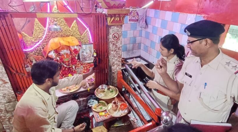 मंदिर से करीब डेढ़ किलो चांदी के सामान व एक लाख से अधिक नकदी चोरी, जाँच में जुटी पुलिस 
