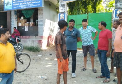 दलसिंहसराय थाना रोड में टावर का तार चोरी करते एक चोर को पब्लिक ने रंगे हाथ पकड़ा,दो हुआ फरार