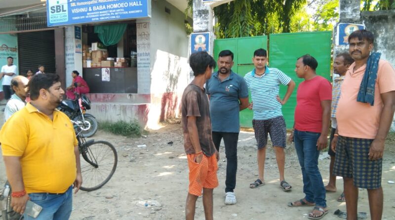 दलसिंहसराय थाना रोड में टावर का तार चोरी करते एक चोर को पब्लिक ने रंगे हाथ पकड़ा,दो हुआ फरार