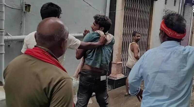 बेगूसराय:महिला से मोबाइल झपटकर भाग रहा था युवक, लोगों ने पीछा कर पकड़ा; हुई पिटाई