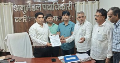 स्ट्रीट वेंडर्स के संरक्षण व वेंडिंग जोन निर्माण के लिए दलसिंहसराय एसडीएम को सौंपा ज्ञापन