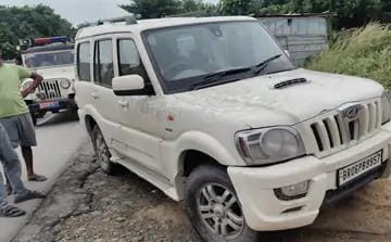 एनएच-28 किनारे होटल के पास लावारिस स्कॉर्पियो मिली,पुलिस जांच में जुटी