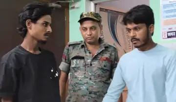देसी कट्टा-कारतूस के साथ बाइक सवार दो युवक गिरफ्तार:वाहन चेकिंग में पकड़ा