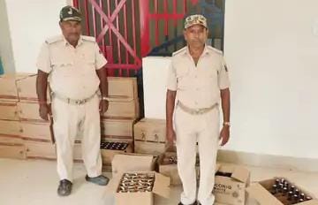 हसनपुर में 531 लीटर विदेशी शराब जब्त:पिकअप चालक फरार