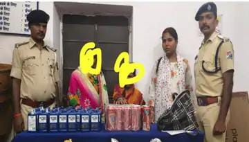 बख्तियारपुर स्टेशन पर शराब के साथ दो महिलाएं गिरफ्तार:ट्रेन से लाकर बेचती थीं