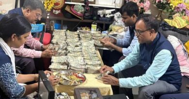 ADM के घर मिले 79 लाख कैश-3 करोड़ की प्रॉपर्टी:48 महंगी घड़ियां, 250g सोने-चांदी के जेवर, बेगूसराय में छापेमारी 