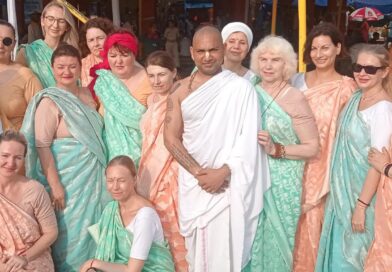 पांच देशों से गया जी पहुंचे विदेशी श्रद्धालु,महिलाओ ने साड़ी पहन किया पिंडदान पांच देशों से गया जी पहुंचे विदेशी श्रद्धालु,महिलाओ ने साड़ी पहन किया पिंडदान