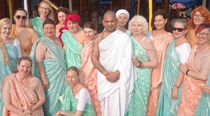 पांच देशों से गया जी पहुंचे विदेशी श्रद्धालु,महिलाओ ने साड़ी पहन किया पिंडदान पांच देशों से गया जी पहुंचे विदेशी श्रद्धालु,महिलाओ ने साड़ी पहन किया पिंडदान