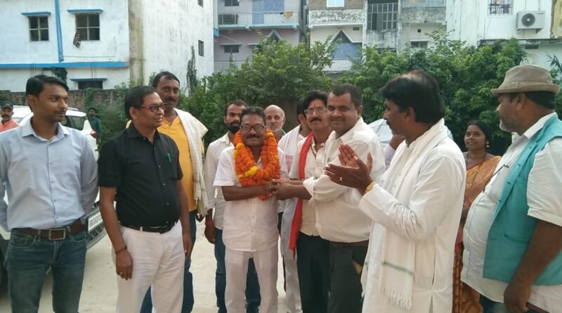 नवीन कुमार ने दरभंगा स्नातक निर्वाचन क्षेत्र से नामांकन दाखिल किया, दलसिंहसराय पहुंचने पर किया स्वागत नवीन कुमार ने दरभंगा स्नातक निर्वाचन क्षेत्र से नामांकन दाखिल किया, दलसिंहसराय पहुंचने पर किया स्वागत