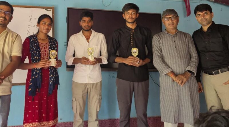 दलसिंहसराय:स्पेशल मेगा टेस्ट में उत्कृष्ट प्रदर्शन करने वाले तीन छात्रों को किया सम्मानित