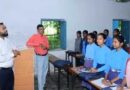 डीएम ने बच्चों को पढ़ाया गणित:’स्मार्ट क्लास’ और ‘शिक्षा साथी’ ऐप के इस्तेमाल पर दिया जोर