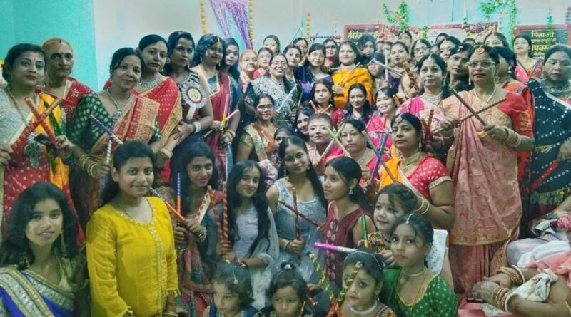 दलसिंहसराय:बरनवाल समाज की महिलाओं ने डांडिया खेल मोहा मन