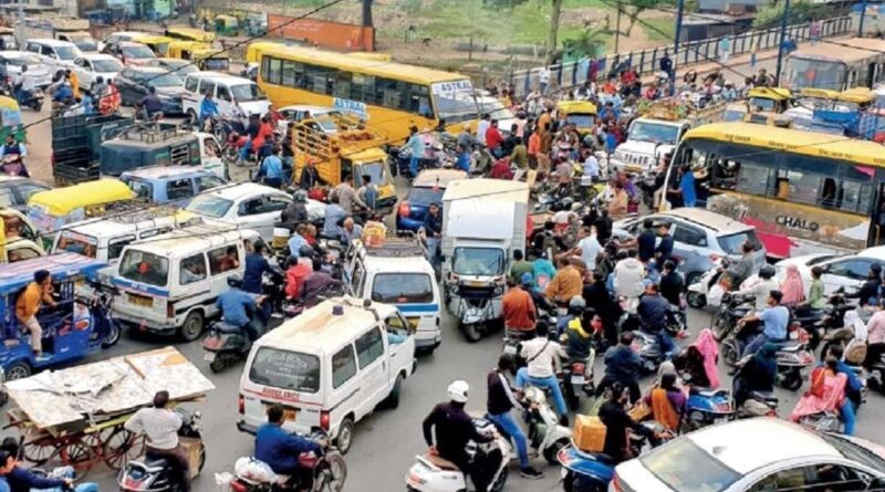 सिमरिया सिक्स लेन पर 2 घंटे से लगा जाम:एंबुलेंस समेत वाहन ट्रैफिक में फंसे