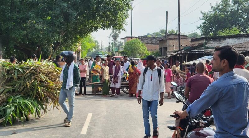 कोनैला में कई घरो में वर्षा का पानी घुसने से जलजमाव,आक्रोशित लोगो ने किया सड़क जाम 