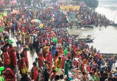 शारदीय नवरात्र में कलश स्थापना को लेकर झमटिया गंगा घाट पर जुटी लोगों की भीड़