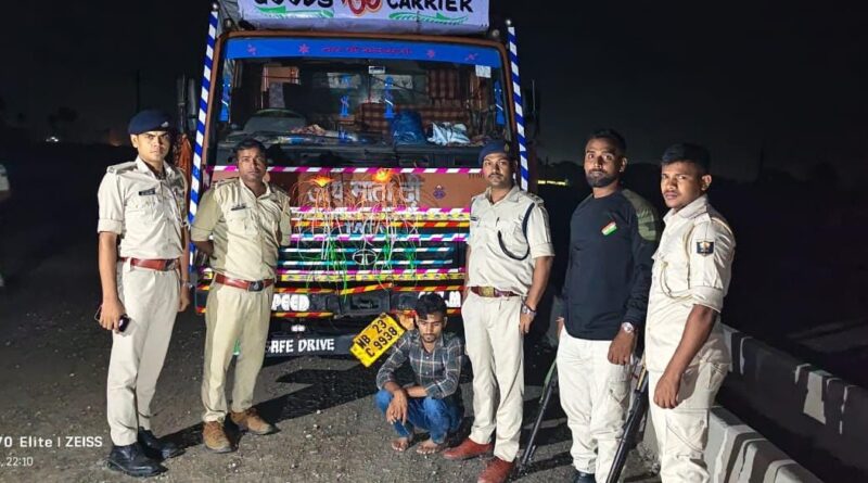 दलसिंहसराय में शराब लदा ट्रक जब्त,डैनी चौक के पास 1837 लीटर शराब के साथ चालक गिरफ्तार