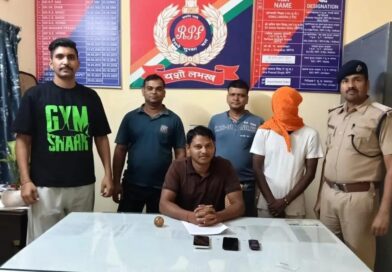 चलती ट्रेन की खिड़की से लटककर मोबाइल छीनने वाला शातिर गिरफ्तार,3 मोबाइलों संग दबोचा