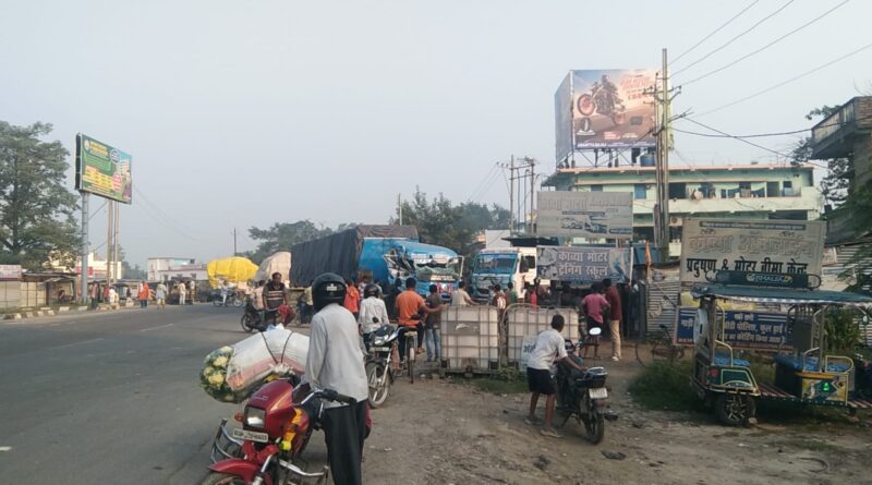 दलसिंहसराय:एन एच -28 पर भीषण सड़क हादसा, डिवाइडर से टकराकर ट्रक क्षतिग्रस्त