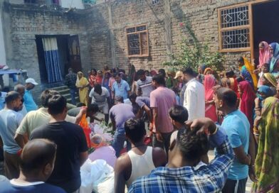 सड़क हादसे में बैंककर्मी की हुई दर्दनाक मौत,भाई और दोस्त गंभीर,चोरो ने घर से 4 लाख के आभूषण किया चोरी