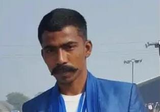 युवक ने पुलिस को देख नदी में छलांग लगाई:डूबने से मौत,छापेमारी करने गई थी पुलिस; ग्रामीणों में आक्रोश