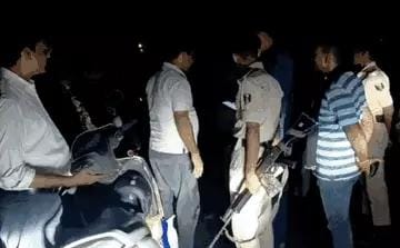 ज्वेलर्स से 60 हजार कैश-सोने के जेवर लूटे,रास्ते में हथियार दिखाकर बदमाशों ने रोका